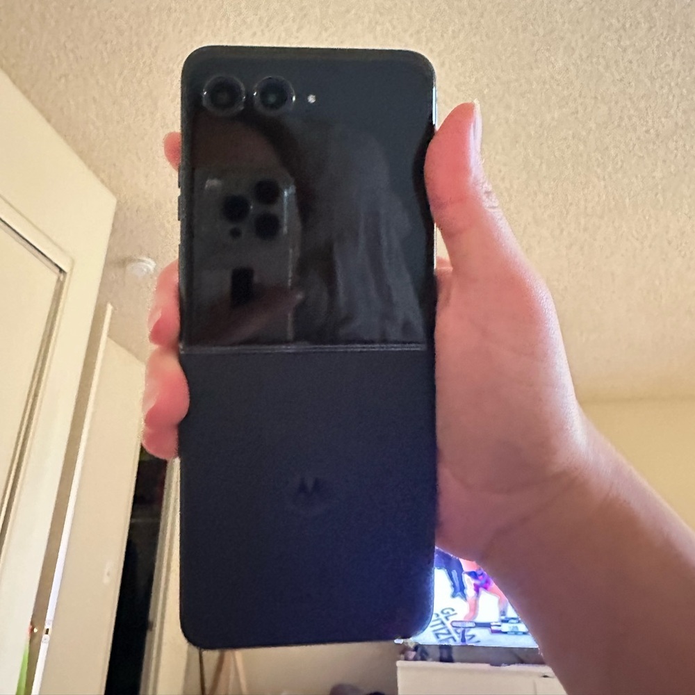 Motorola razr + 2024 AT&T